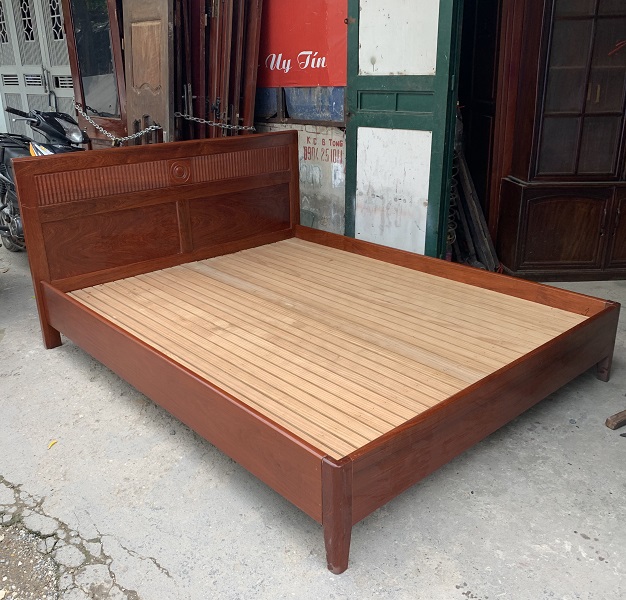 Giường gỗ hương đỏ ta kích thước 160x200cm